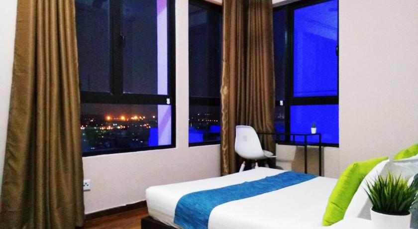 Image of Deluxe Two-Bedroom Apartment with Theme Park View 0