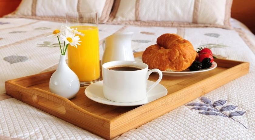 Pine Cottages — Hotel in Durban