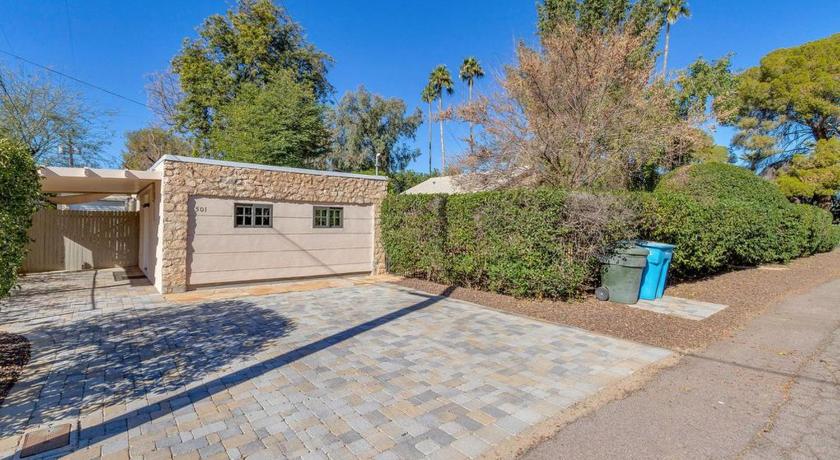 Best Little Guesthouse in Melrose! New Listing! photo