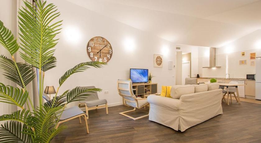 San Isidoro Central Deluxe Suite - image 2