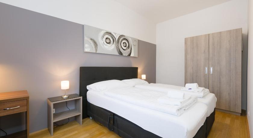 Image of Deluxe One-Bedroom Apartment (Top 21) 3