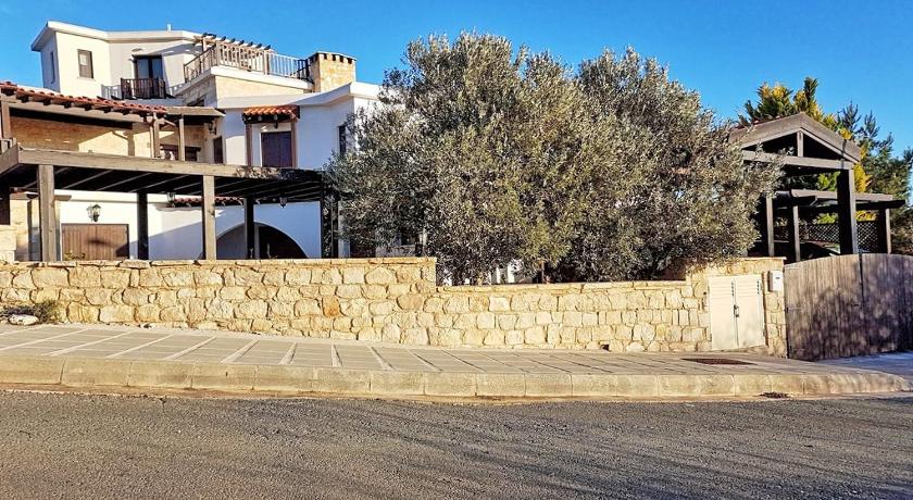 Magnificent Villa in Akamas Peninsula — Hotel in Inia