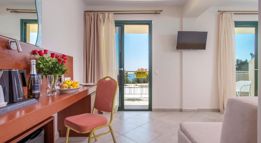 Image of Double Room with Sea View 3