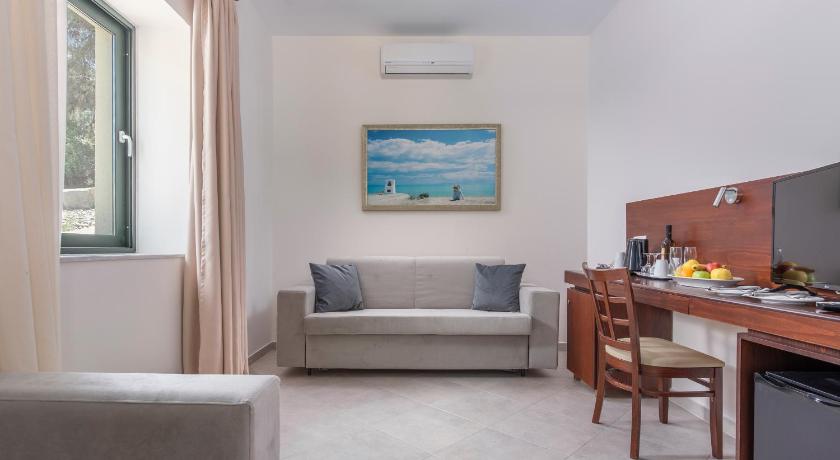 Image of Family Suite with Sea View 3