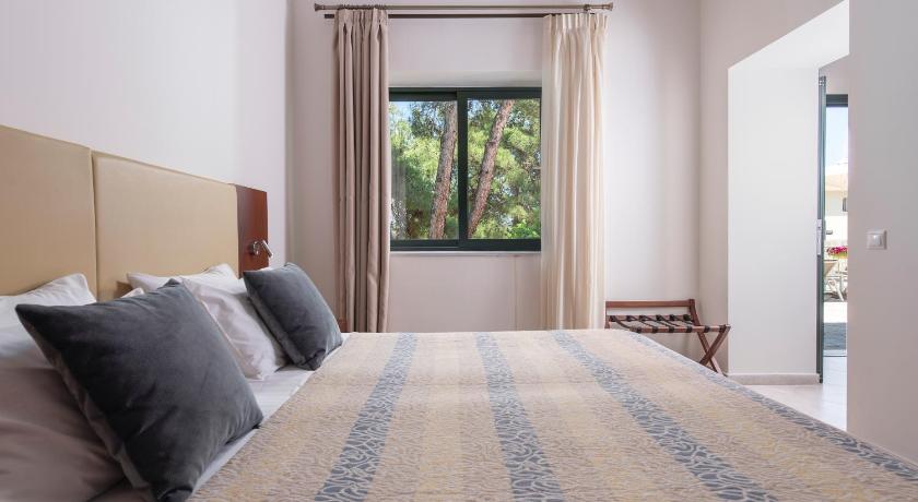 Image of Family Suite with Sea View 5