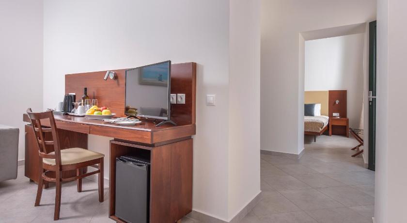 Image of Family Suite with Sea View 6
