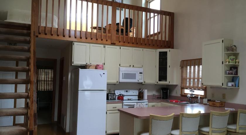 a kitchen with a refrigerator, stove, sink and cabinets, Blue Haven Bayside in Ocean City (MD)