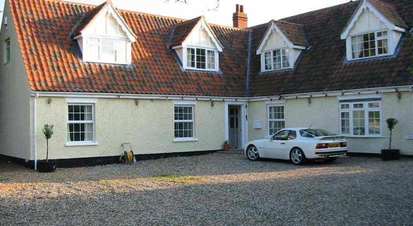 Home farm cottage Guest House — Hotel in Buxton (Norfolk)