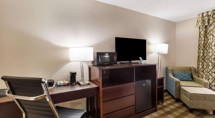 Clarion Inn & Suites Stroudsburg - Poconos