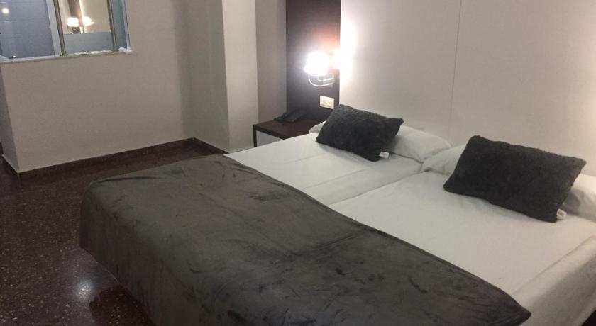 Image of Deluxe Room 1