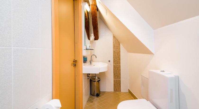Image of Deluxe Double Room - Attic with Free Parking 2