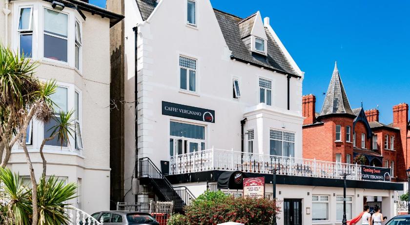 THE STRAND BAY HOTEL FORMER OSCAR WILDE HOME