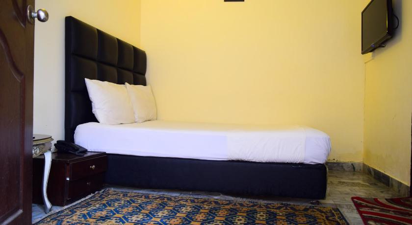 Mashwani Guest House Def In Karachi Room Deals Photos