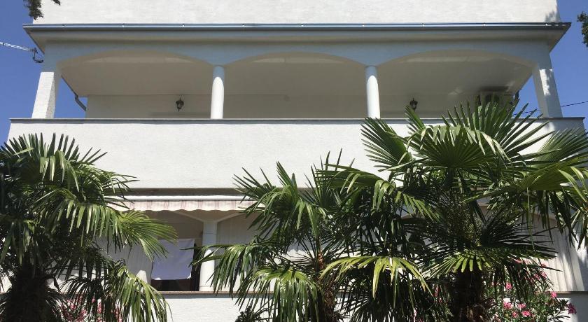 Apartman Mirno More — Hotel in Selce