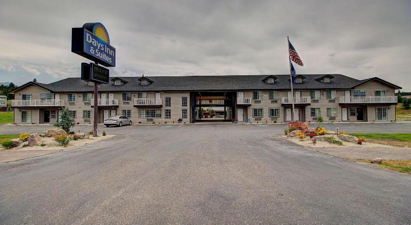 Days Inn & Suites by Wyndham Lolo