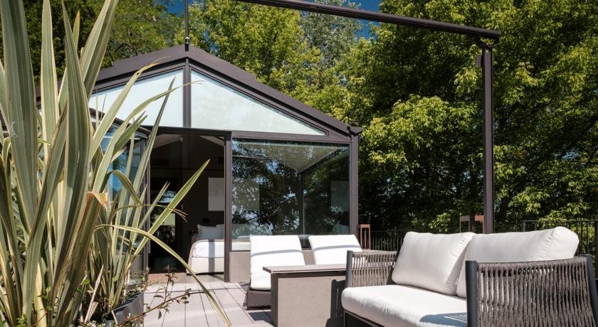 Glass House & SPA - DCA Certified - photo