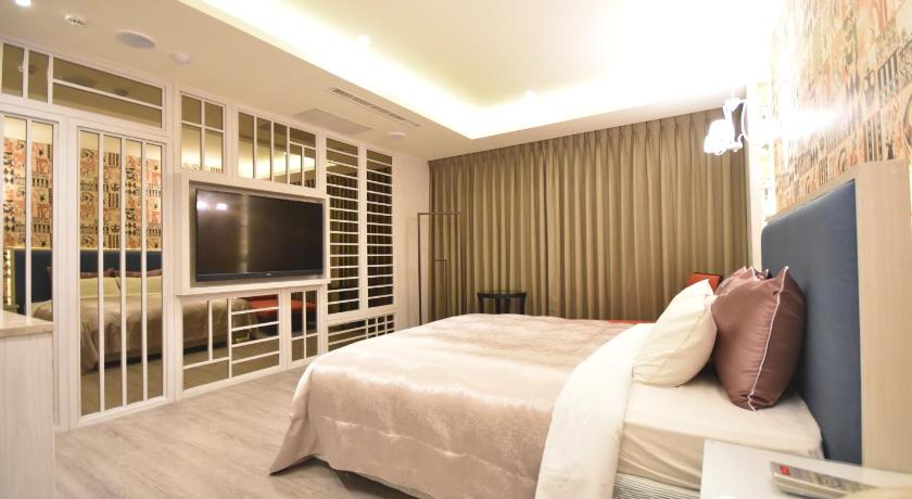 Image of Standard Double Room (Check-in after 23:00) 9