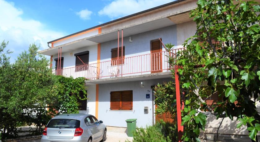 Apartments Adriana — Hotel in Vodice