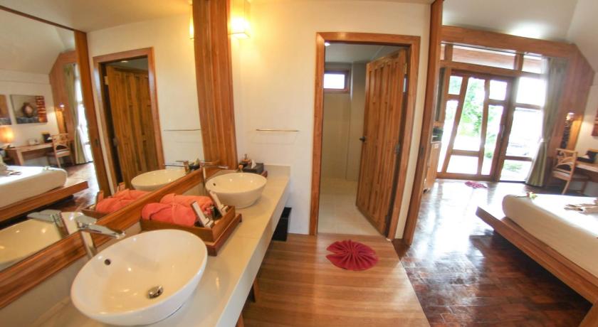 Image of Honeymoon Bungalow with Sea View 6