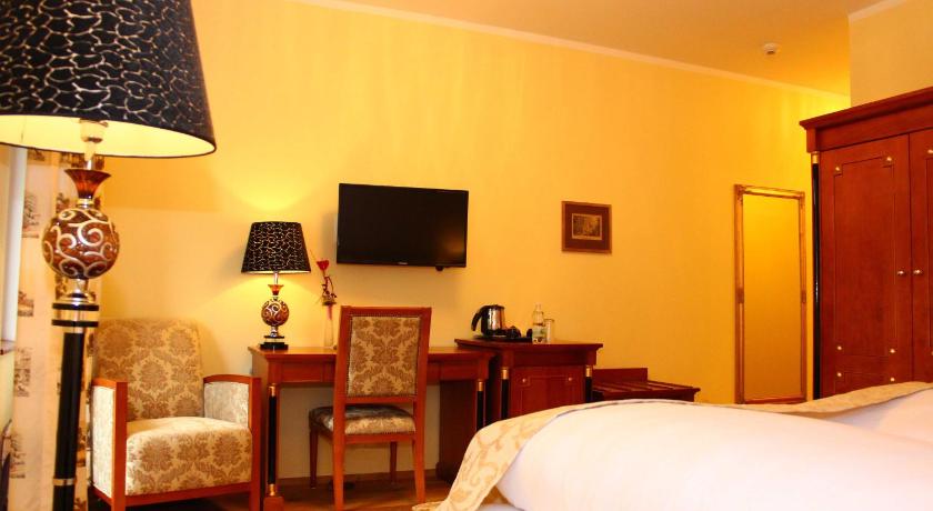 Image of Lake View Double Room with Balcony 6