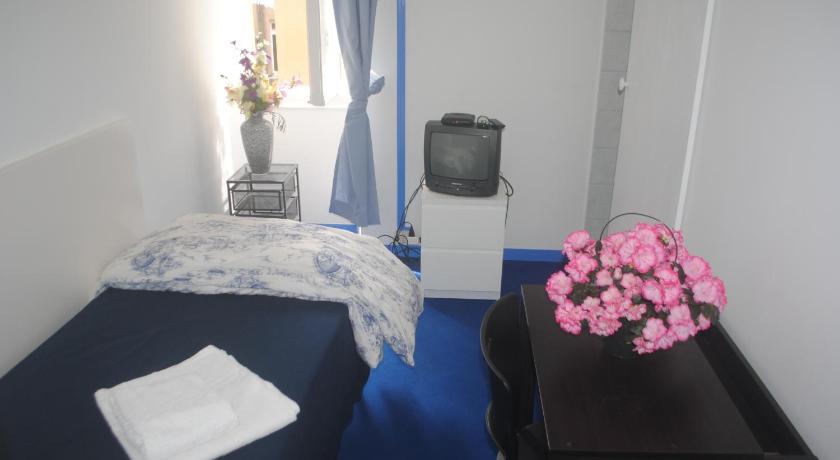 Фото: Небольшой одноместный номер (Small Single Room) 9