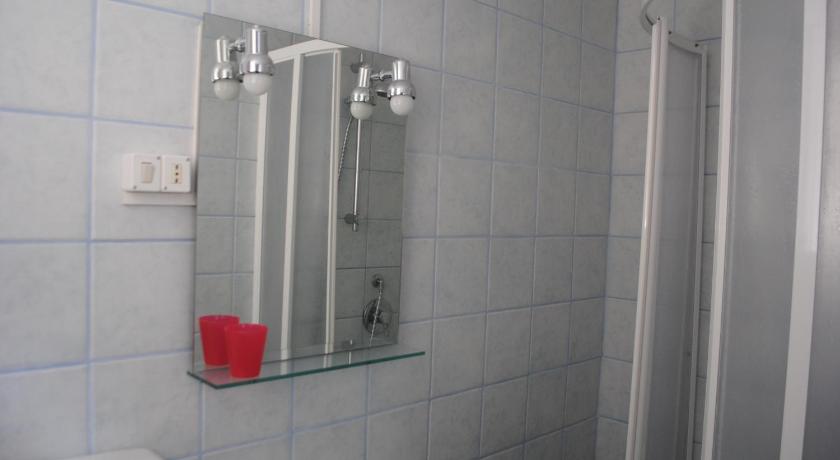 Фото: Небольшой одноместный номер (Small Single Room) 7