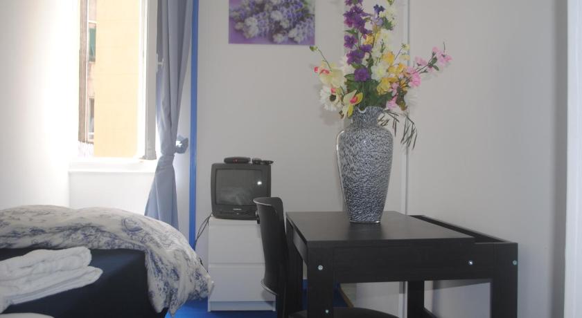 Фото: Небольшой одноместный номер (Small Single Room) 8