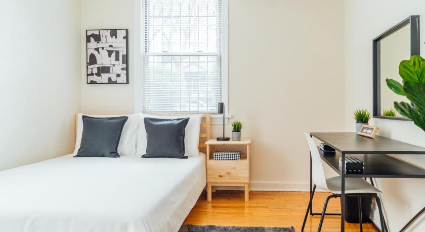 Chic & Pristine 1BR for Couple, Great Location - Marshfield G photo