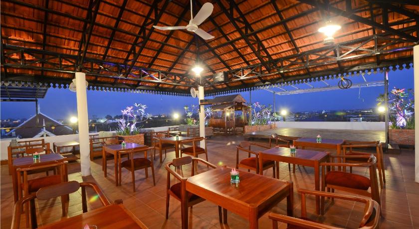 Royal Crown Hotel & Spa - image 10