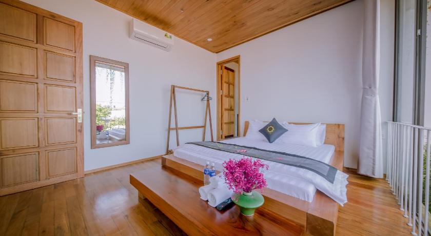 The Purple Hue Homestay — Hotel in Hue