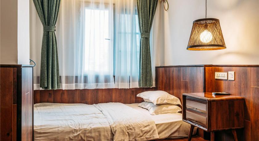 Image of Budget Queen Room 3