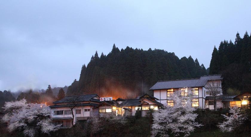 a large building with trees and a sky background, Ryokan Yunosako in Minamioguni