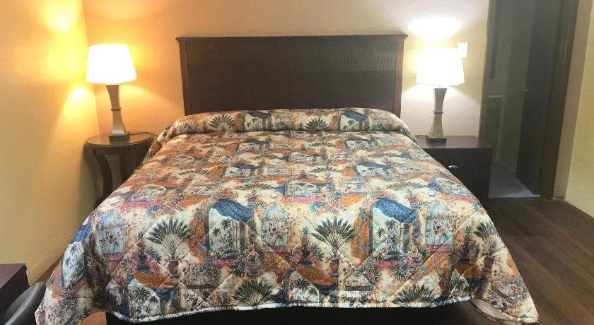 Image of 1 King Bed Non-Smoking 6