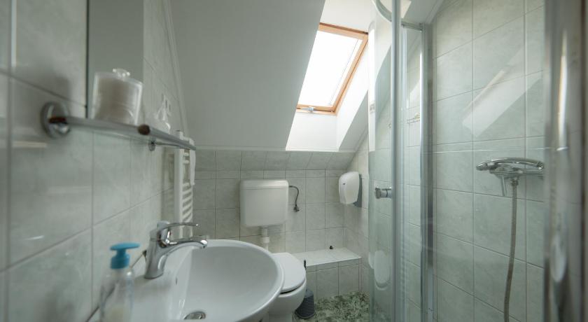Image of Triple Room 5