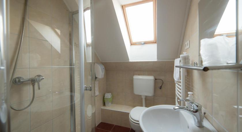 Image of Triple Room 2