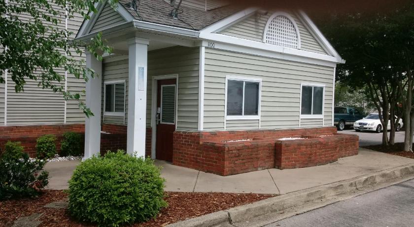 InTown Suites Extended Stay Birmingham AL - Huffman Road photo