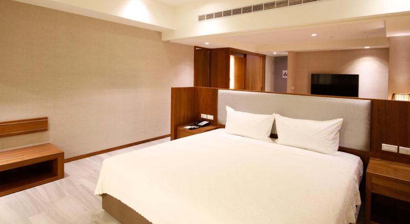 Image of Honeymoon Suite 3