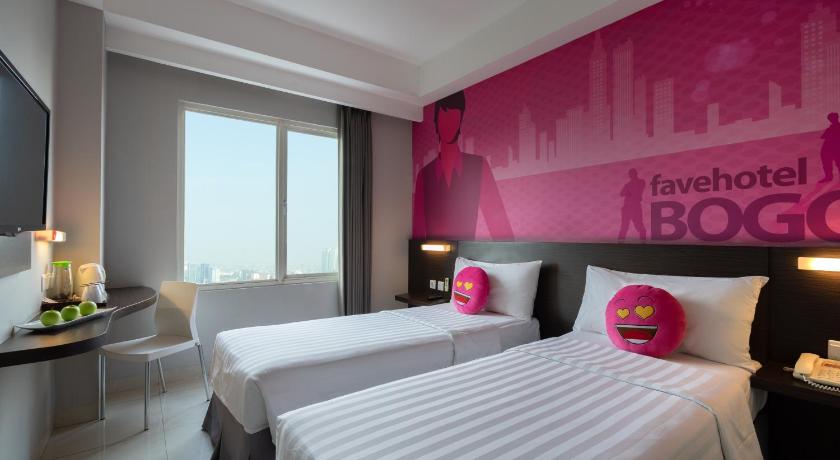 a hotel room with two beds and two lamps, Favehotel Padjajaran Bogor in Bogor