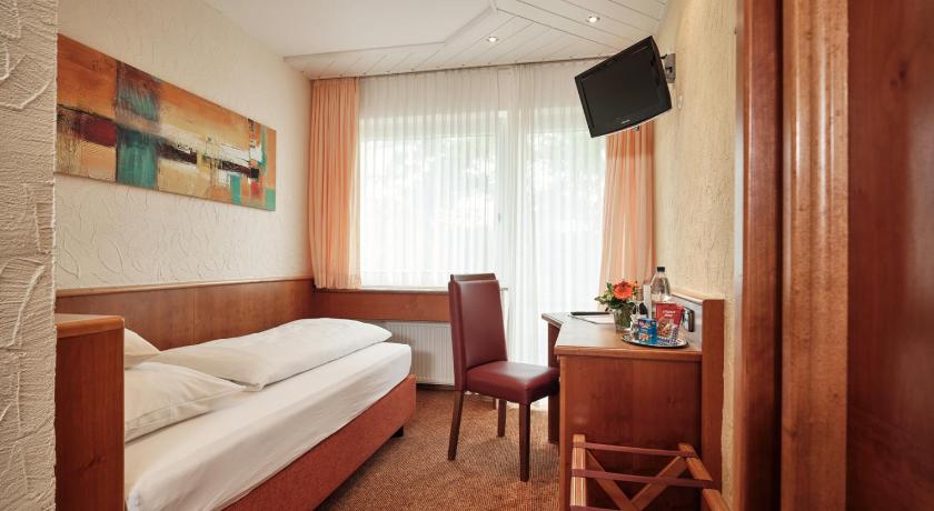 Badhotel Restaurant Stauferland photo