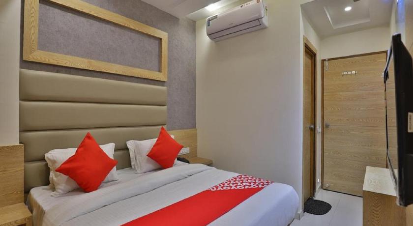Hotel Acme by Sky Stays photo