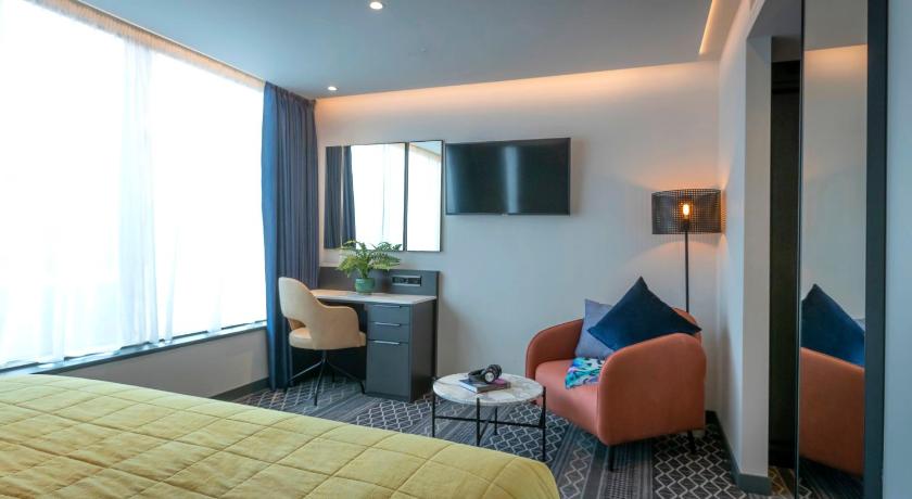 Image of Deluxe Room 8