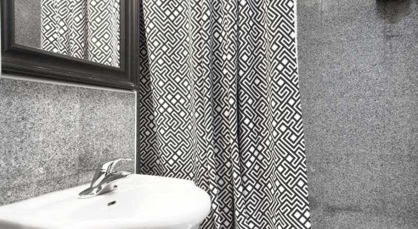 Image of Economy Room with Shared Bath 11