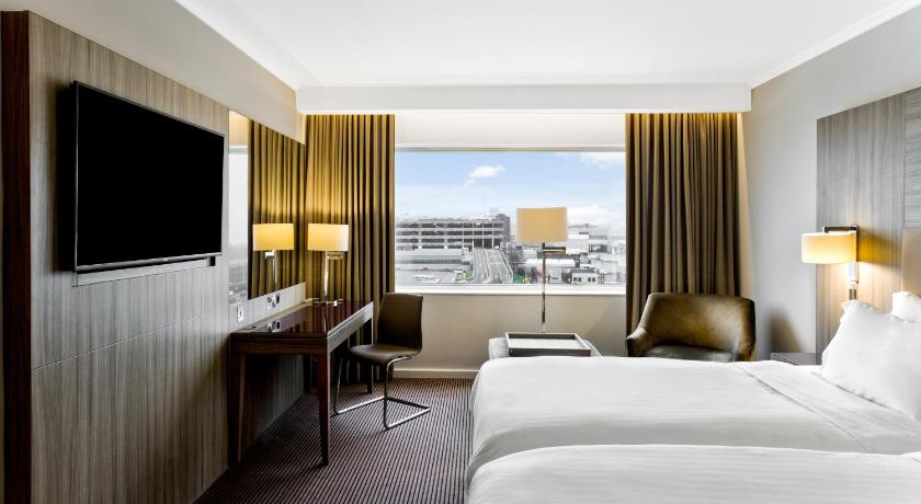 Image of Superior Room - Runway View 0