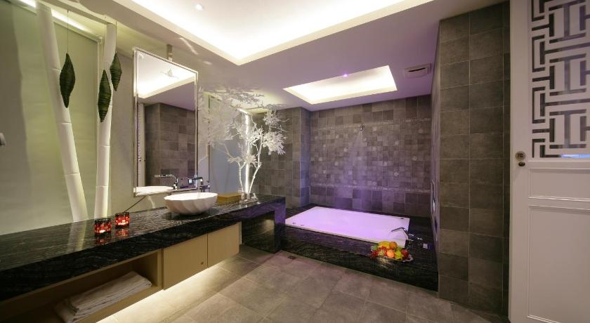 Image of Queen Room - Check-In After 9:00 PM 2
