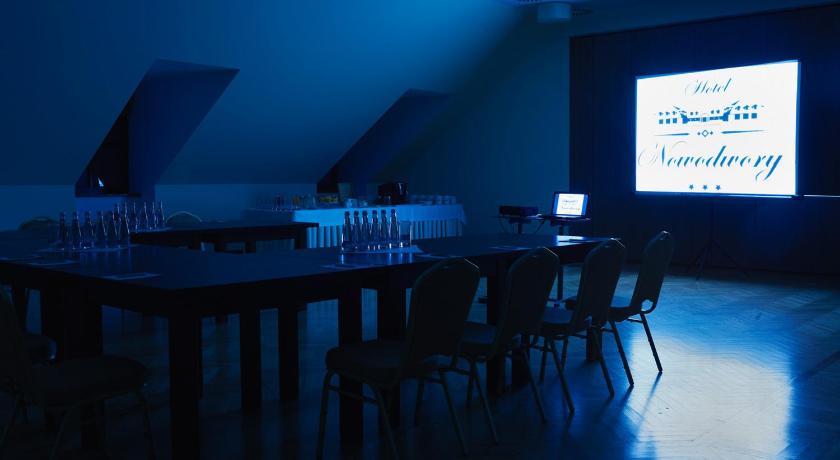 チハノヴィエツ Hotel Nowodwory 3つ星 ホテル プール