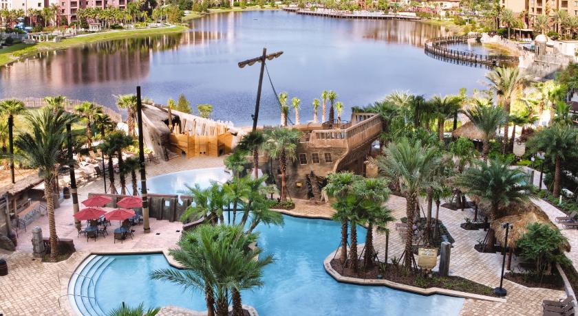 a large swimming pool surrounded by palm trees, Wyndham Bonnet Creek Resort in Orlando (FL)