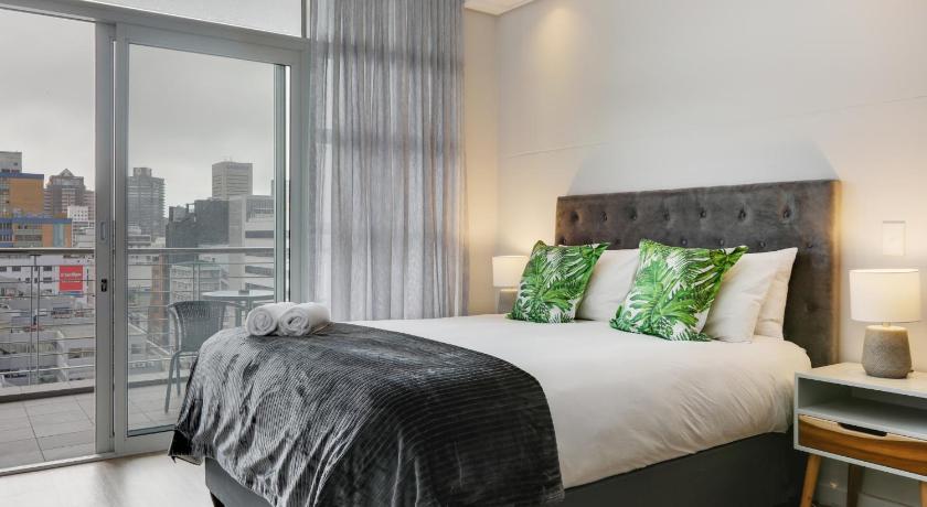 Eco Balcony Apartment near Table Mountain photo