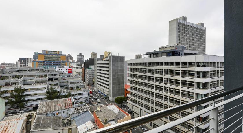 Eco Balcony Apartment near Table Mountain photo