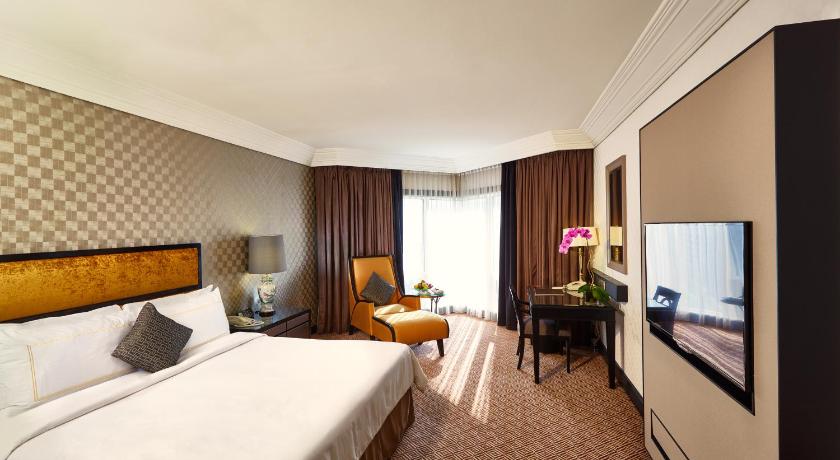 Image of Deluxe Room with One King Bed 4