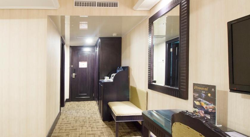 Golden Boutique Hotel Melawai photo